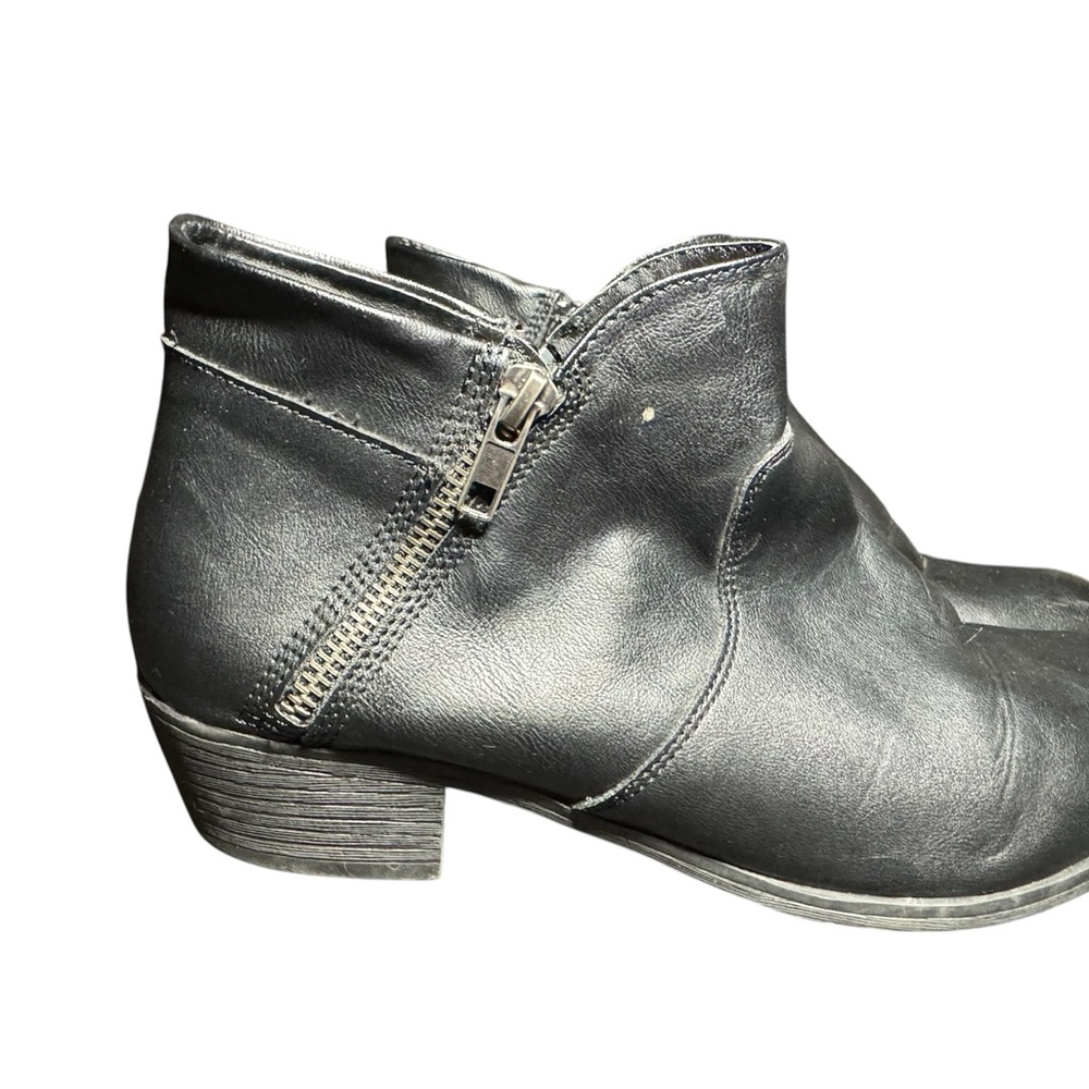 🖤 Me Too “Adrian” Black Ankle Booties – Size 8M
